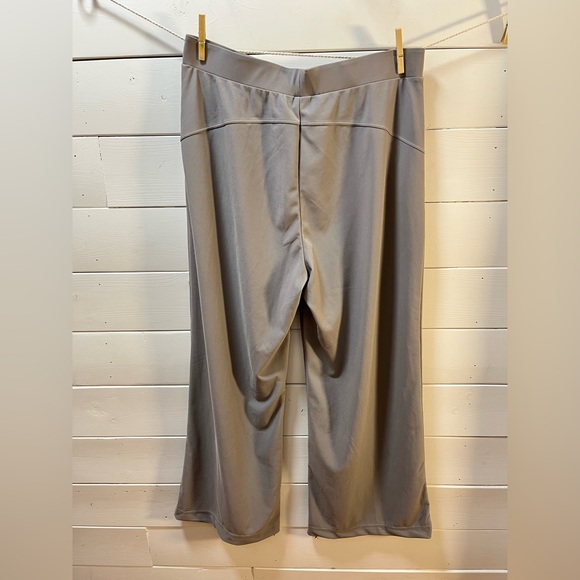 HALARA – Grey Pleated Pants (Size XL) - Picture 5 of 9